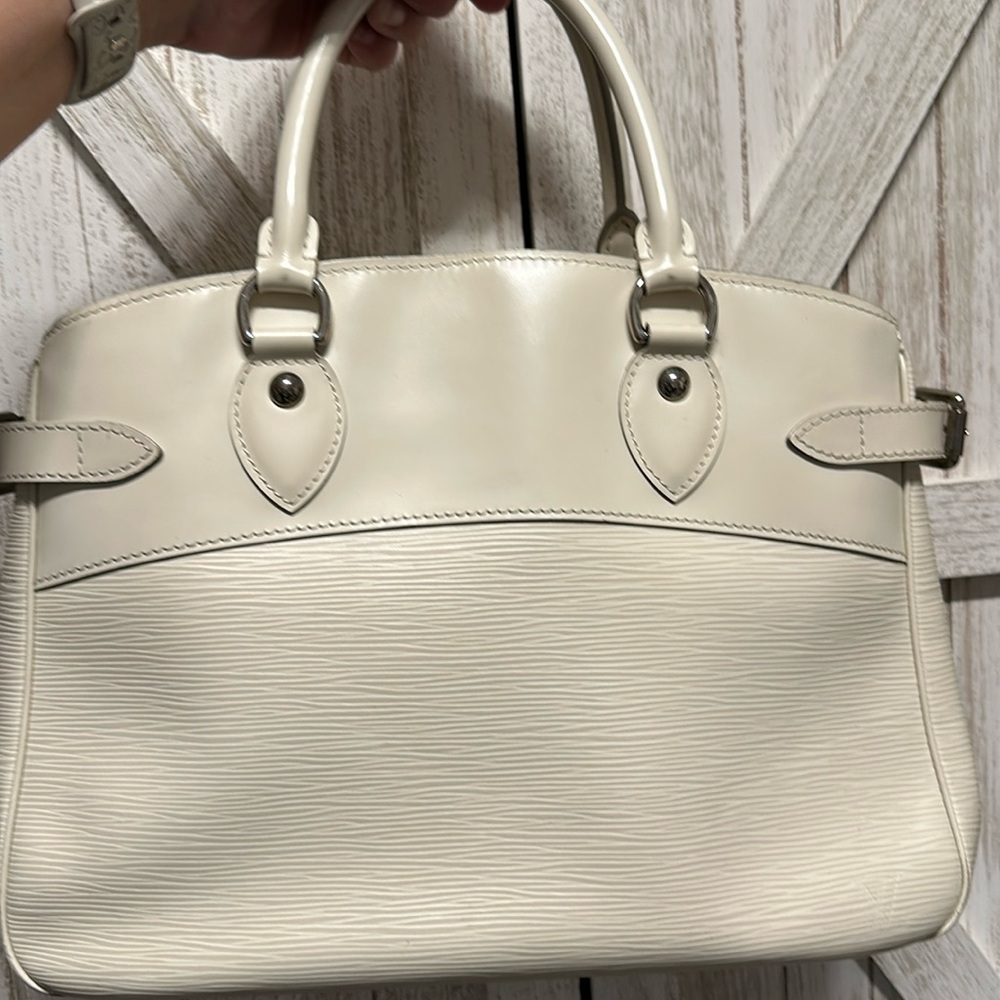 Louis Vuitton Epi Leather Passey handbag